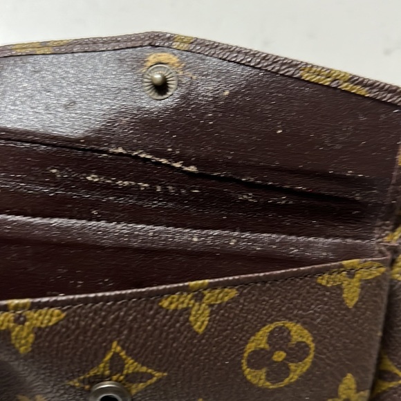 LOUIS VUITTON LV Wallet - Picture 7 of 12